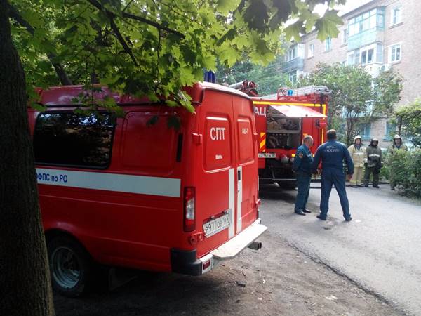 В Шахтах двое мужчин погибли в пожаре в четырехэтажном доме