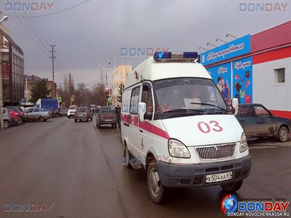 Машина сбила женщину с сыном в Новочеркасске Машина сбила женщину с сыном в Новочеркасске