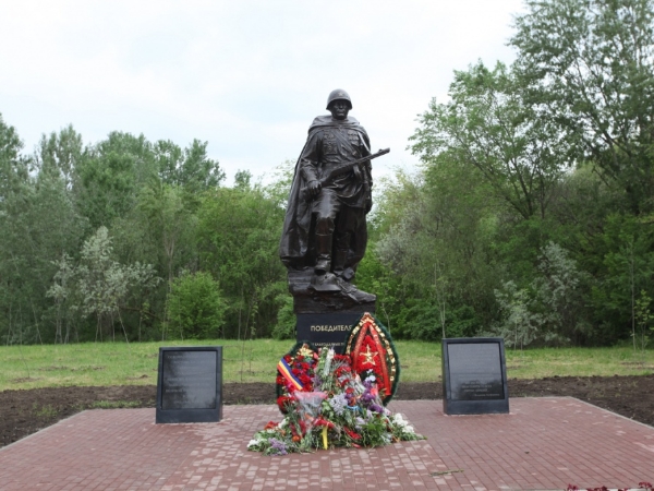 Купить памятник екатеринбург ростове на дону цены на памятники могилев квартиры
