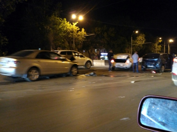 ростов что случилось ночью. пожарв в центре ростова. дтп в ростове сегодня ночью. ростов-на-дону авария мерседес. ростов что случилось ночью.